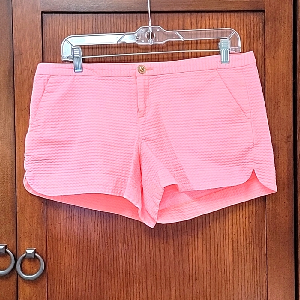 Lilly Pulitzer salmon zig zag shorts, size 8